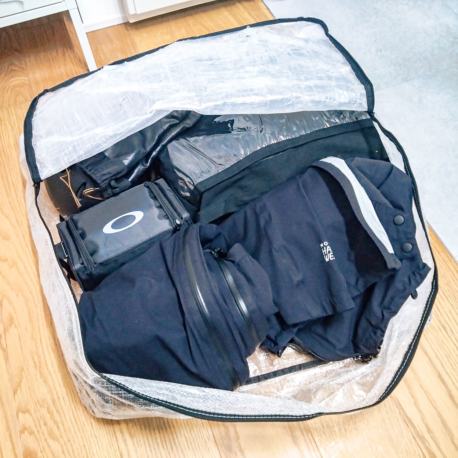 スノーボードの道具たちをいい感じに運搬する方法→ダイソーのトートバッグとイケアのDimpaでOKでは？